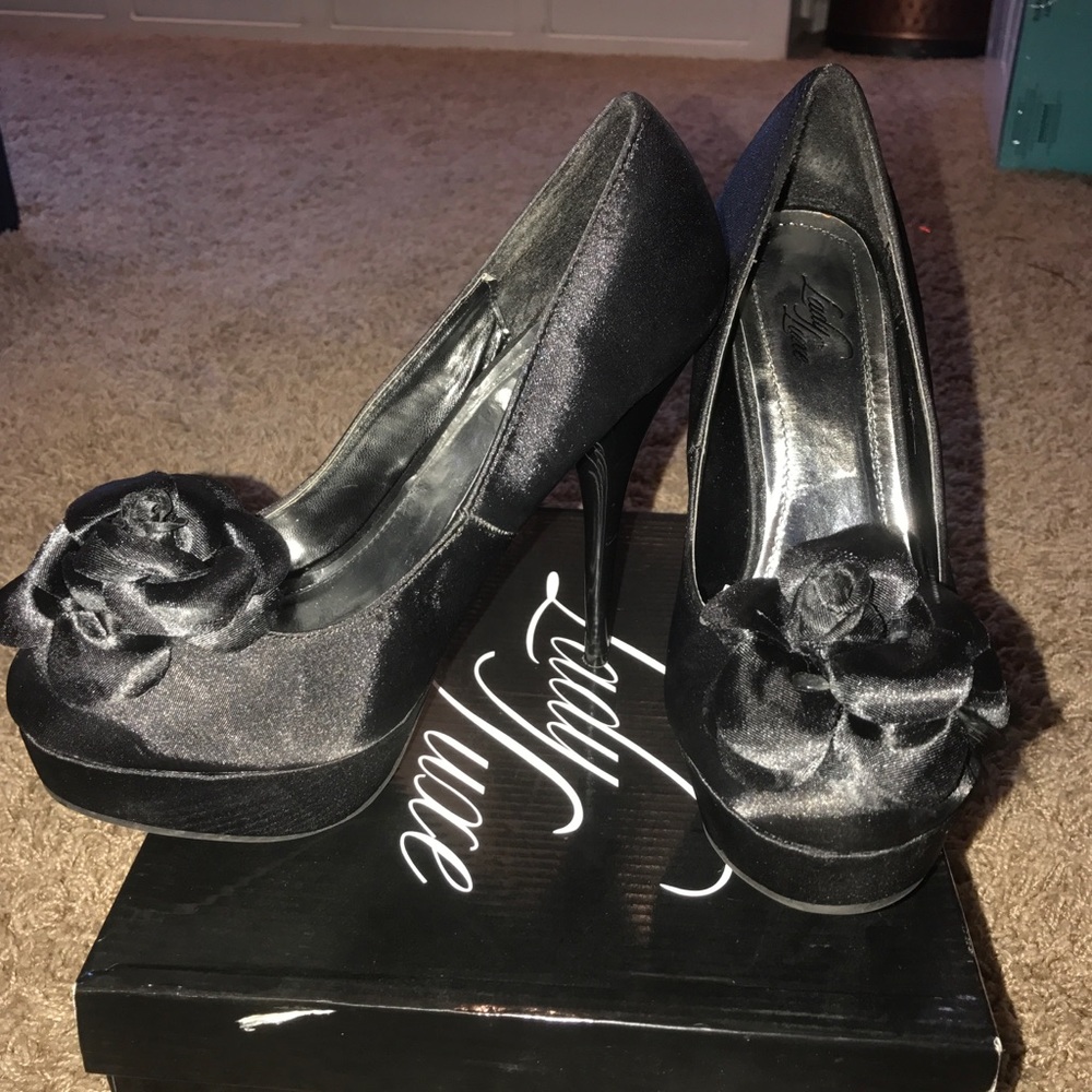 5” silk heels with flower